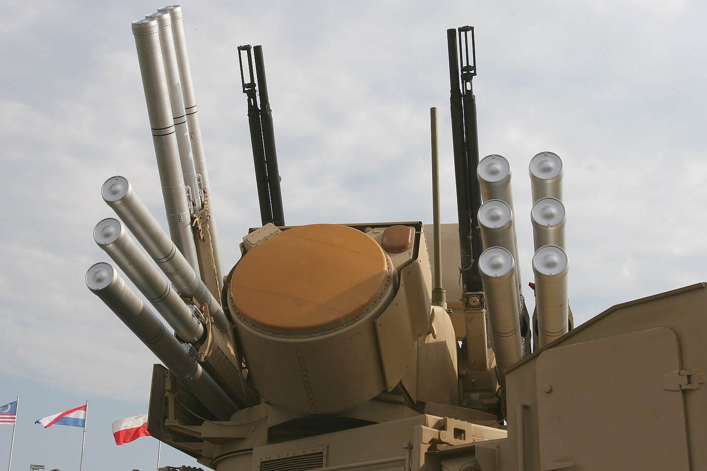 Пункт управління зенітної батареї: повітряна картина, пріоритети й команди